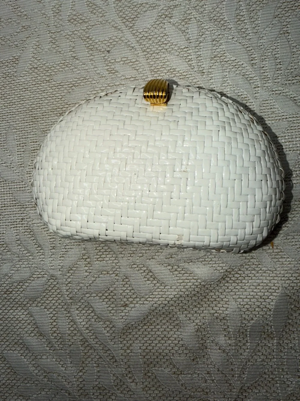 Vintage Vanessa Lacquered White Wicker Crossbody Purse With Gold Toned Chain